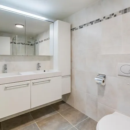 Ruim 1min Met Privé Parking Koksijde